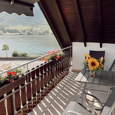 Ferienwohnung Moselflair Mit Direktem Blick Auf Die Mosel Und Weinberge Oberfell Екстер'єр фото