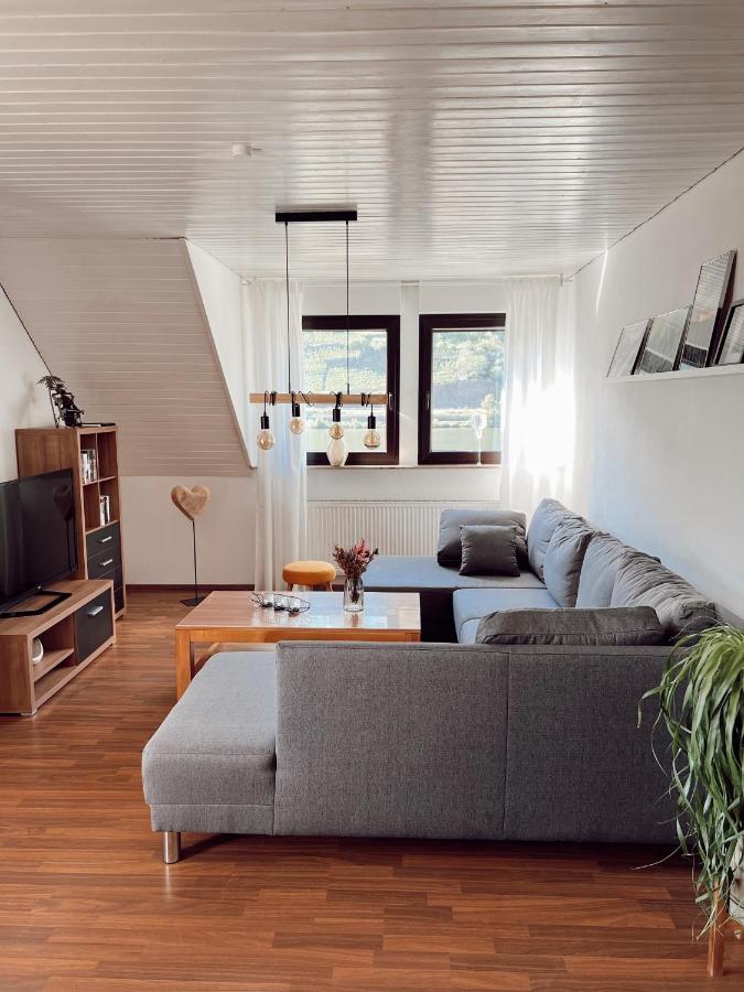 Ferienwohnung Moselflair Mit Direktem Blick Auf Die Mosel Und Weinberge Oberfell Екстер'єр фото