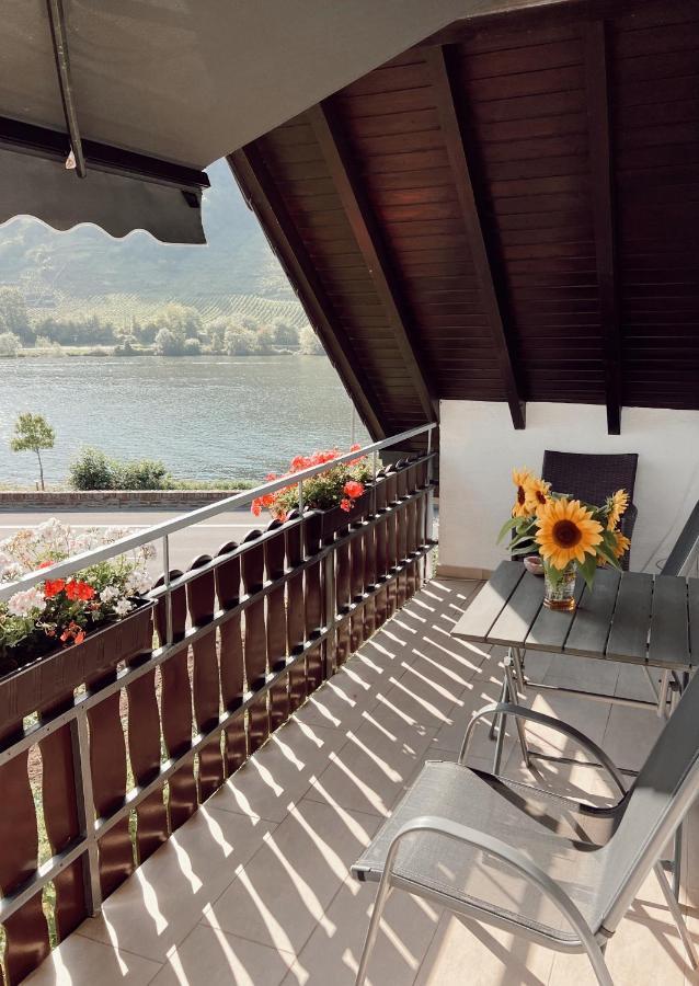 Ferienwohnung Moselflair Mit Direktem Blick Auf Die Mosel Und Weinberge Oberfell Екстер'єр фото