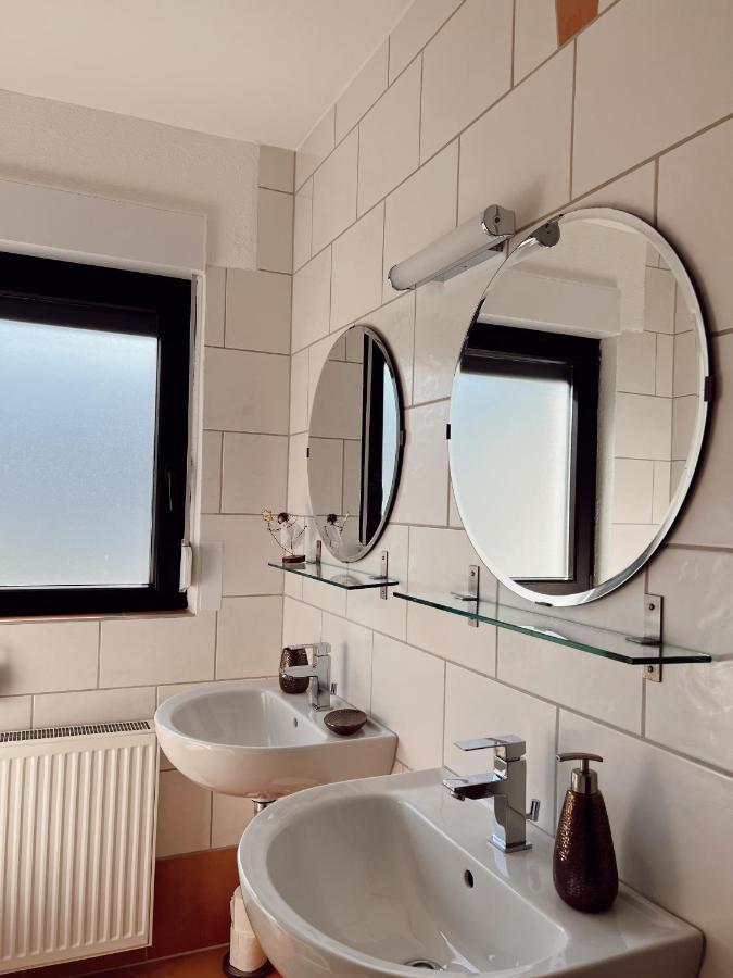 Ferienwohnung Moselflair Mit Direktem Blick Auf Die Mosel Und Weinberge Oberfell Екстер'єр фото